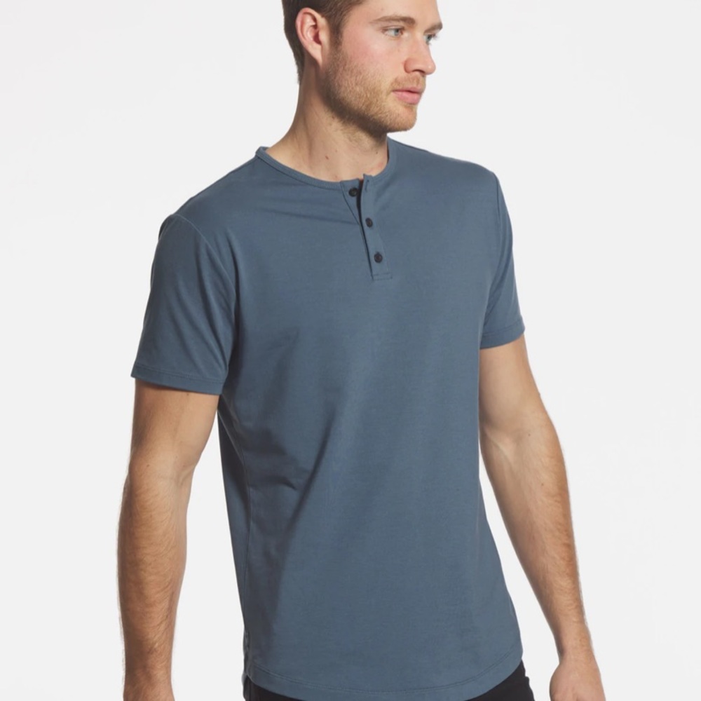 Cuts Clothing Henley Curve-Hem Vintage M